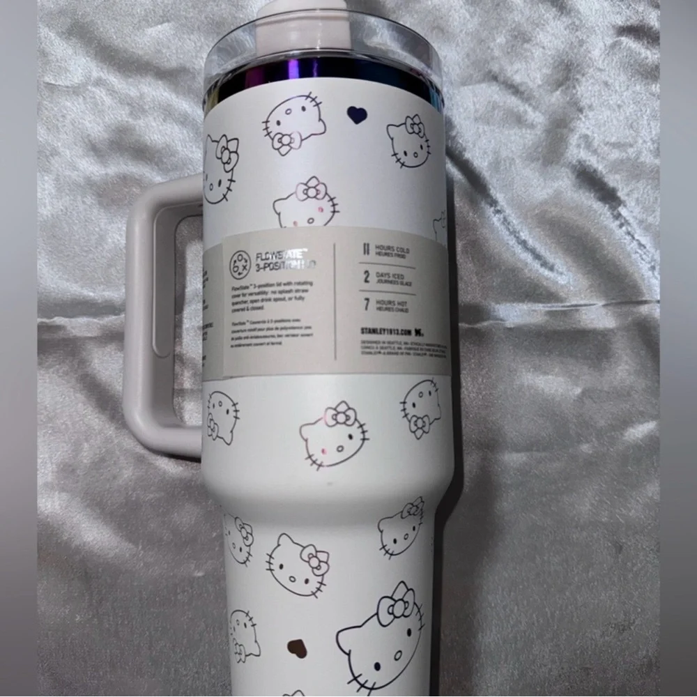 Stanley Quencher H2.0 Tumbler with Green Hello Kitty Design - Picture 7 of 16